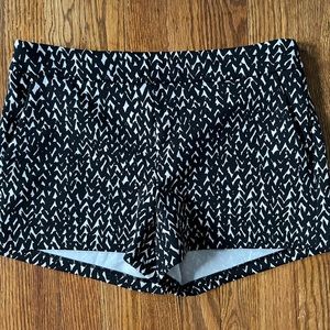 Express, size 4, black and white geo pattern